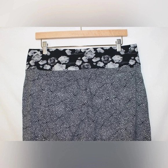 Lululemon Departure Floral Pants Size 8 - Picture 7 of 12